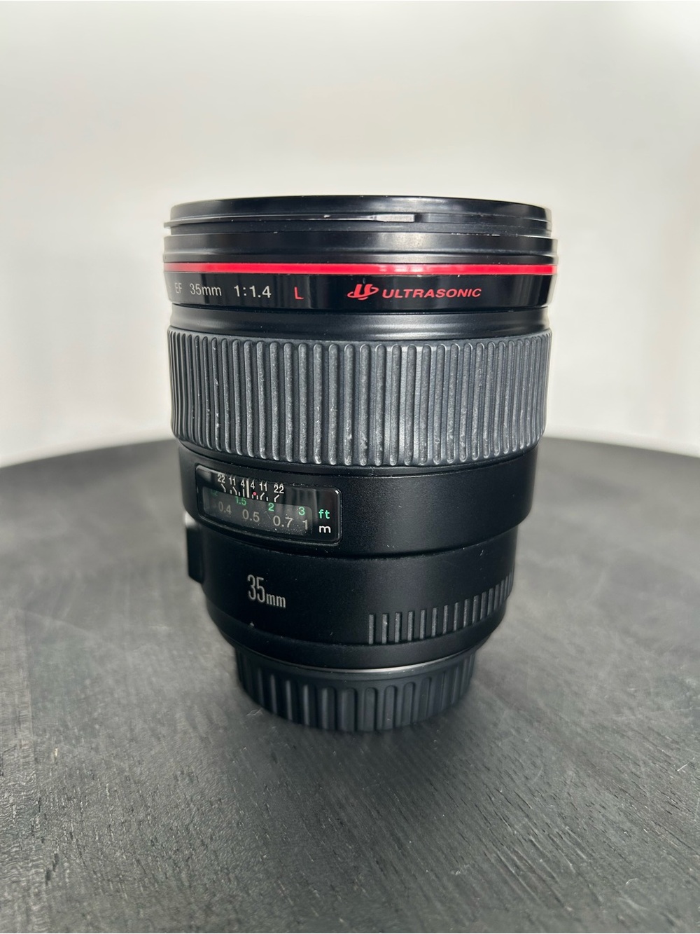 Canon EF 35mm f/1.4 USM Lens